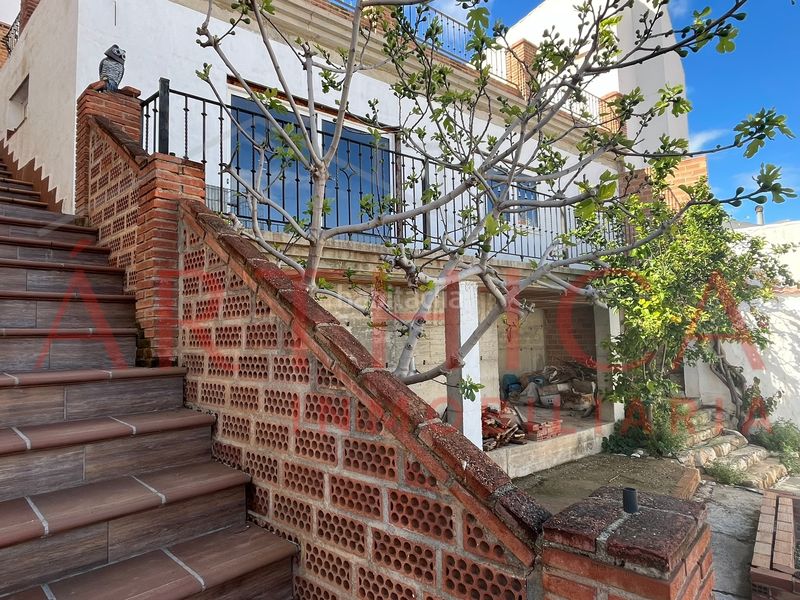 Foto e73fe75d-97b4-4794-acfa-b6c12793904d. Casa a schiera con camino parcheggio in Valle de Abdalajís