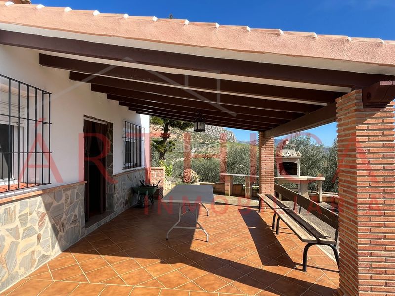 Foto 72d75c8a-e14c-45d0-8433-dff83d0c0f49. Chalet avec cheminée parking dans Álora