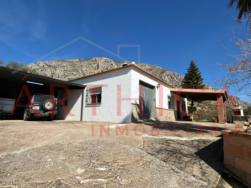 Foto b4f56fb0-4071-463c-98b4-ec8851f23bdc. Chalet avec cheminée parking dans Álora
