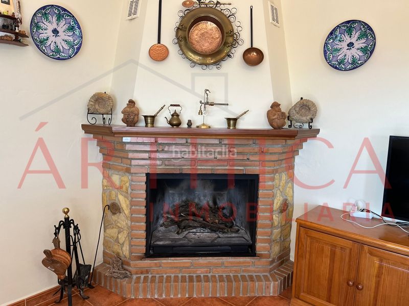 Foto d7f82c5f-c0f4-46f2-aa50-04c30e53c324. Chalet avec cheminée parking dans Álora