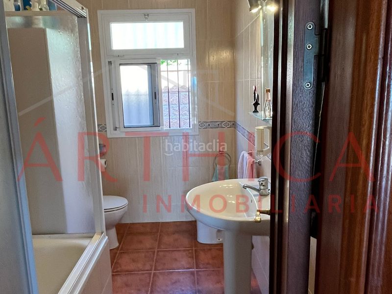 Foto f23987d9-3c84-4552-b78c-adfc5c1cf9e5. Chalet avec cheminée parking dans Álora