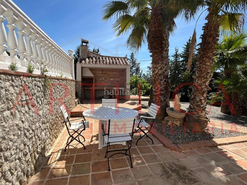 Foto d7a43ff3-cabf-4931-a9e9-056ea429e440. Chalet con camino parcheggio piscina in Valle de Abdalajís