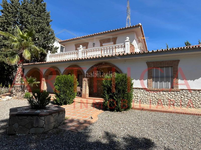 Foto ddde4cd1-89ec-47e7-a0b0-2c68fa7ae623. Chalet con camino parcheggio piscina in Valle de Abdalajís