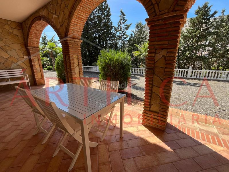 Foto fa8658f2-6642-455b-a3ba-ff5a63a42284. Chalet con camino parcheggio piscina in Valle de Abdalajís