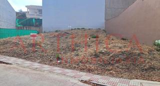 Rural plot  Calle mujer trabajadora