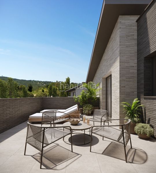 Foto 1e3061ba-6e2f-409d-b3c8-391679580f7c. Casa aparellada 219m<sup>2</sup> amb xemeneia calefacció aparcament piscina a Begues