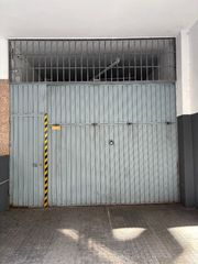 Aparcament cotxe a Carrer del roure 12. Venta de plaza de parking en viladecans