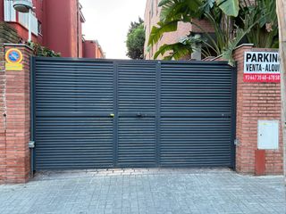 Car parking in Avinguda 301 31. Plaza de parking en castelldefels