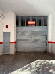Aparcament cotxe a Carrer del Canonge Doctor Auguet 60