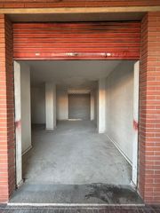 Local Comercial a Plaça Cerdanya 4