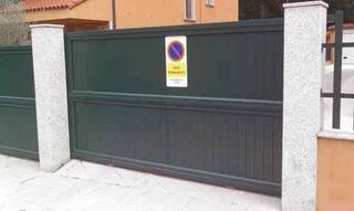 Car parking in Carrer d'Antoni Gaudí 102