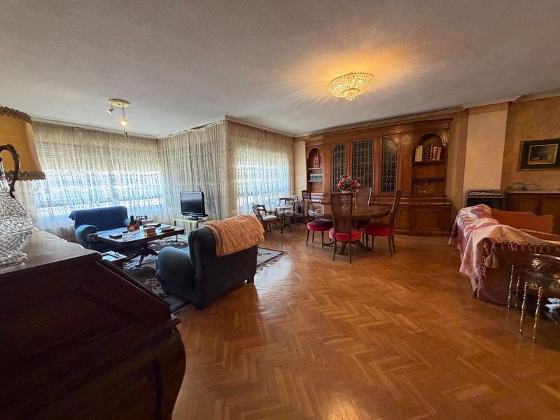 Foto c6f925b4-5cec-44c8-87af-aba80ed44a4c. Rent flat with pool in Centro Segovia
