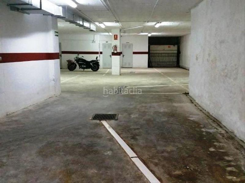 Foto 582e8186-3f35-4832-b17d-1d9b1e497662. Parking voiture dans avenida andalucia dans Algarrobo Costa