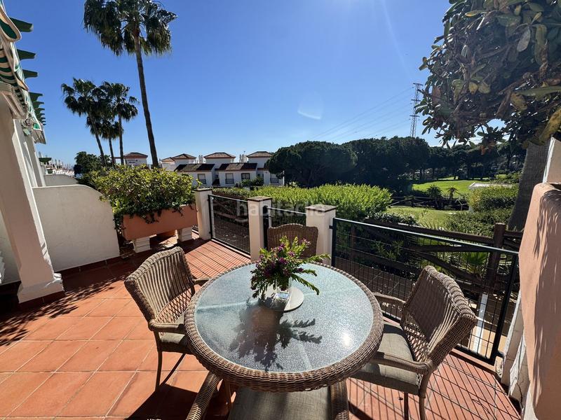 Foto 673040f9-3291-4e3c-8fb3-50d6d60a6421. Casa a schiera con parcheggio piscina in Cabopino - Artola Marbella