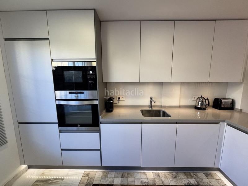 Foto 856a9bab-2c0a-45ca-b760-f3939ff272c9. Casa a schiera con parcheggio piscina in Cabopino - Artola Marbella