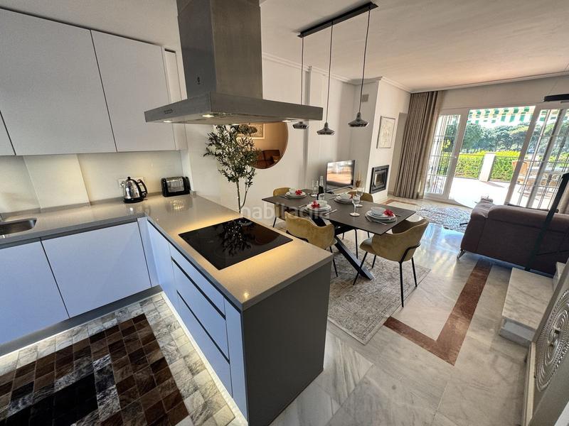 Foto ae4ac1e5-c9d5-4ac0-9ce8-1a8174b41ab7. Casa adosada en Cabopino - Artola Marbella