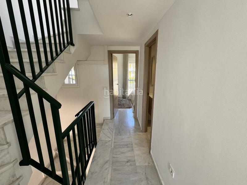 Foto 6427b2ca-79a8-450e-851b-530ae9924ec0. Casa adossada amb aparcament piscina a Cabopino - Artola Marbella