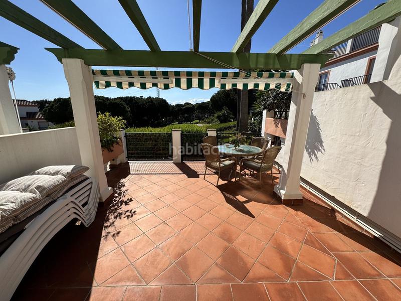 Foto 89fd67f7-1d40-46b8-bd60-e854f592d48f. Casa adossada amb aparcament piscina a Cabopino - Artola Marbella