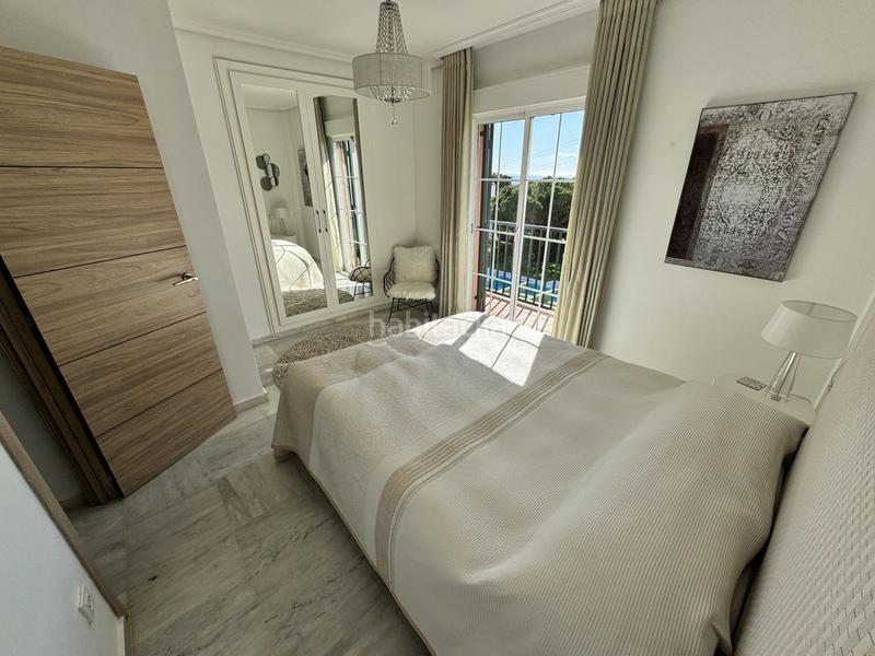 Foto a686dd07-6955-4f7b-ad1a-1532cad855f3. Casa adossada amb aparcament piscina a Cabopino - Artola Marbella