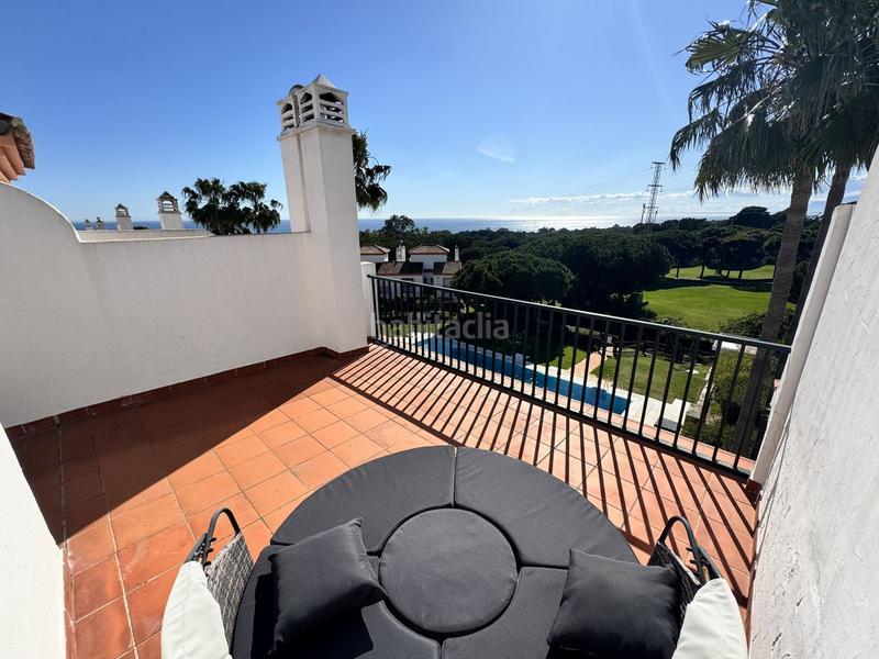 Foto 9cf1bee0-07c7-4e12-958e-d1c93f12351f. Semi detached house with parking pool in Cabopino - Artola Marbella