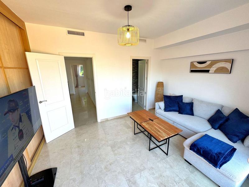 Foto 342f5288-a69a-4cdb-9590-cb5bb9872c1b. Reihenhaus mit parking pool in Cabopino - Artola Marbella