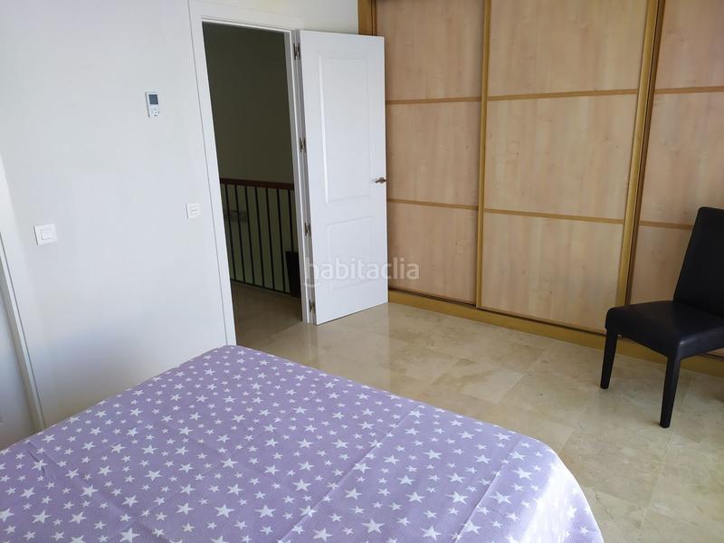 Foto 205c89f2-55f5-4acf-a813-e5bfde3a1883. Casa adossada amb aparcament piscina a Cabopino - Artola Marbella