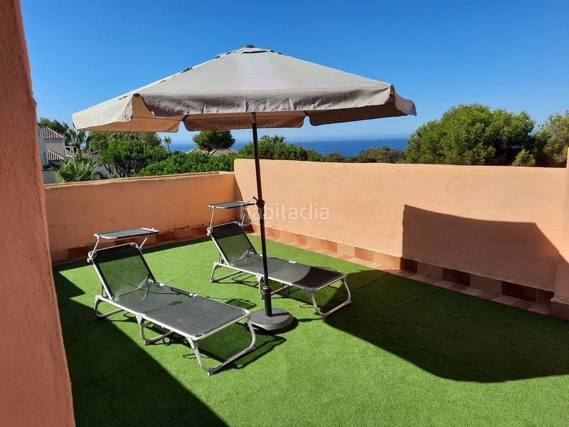 Foto 64780984-c053-4d2a-bf30-1fd45cad95a6. Casa adossada amb aparcament piscina a Cabopino - Artola Marbella