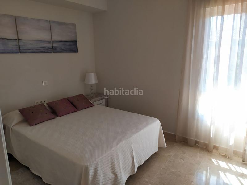 Foto cc941805-b910-4dff-824a-d97514a824e9. Casa adossada amb aparcament piscina a Cabopino - Artola Marbella