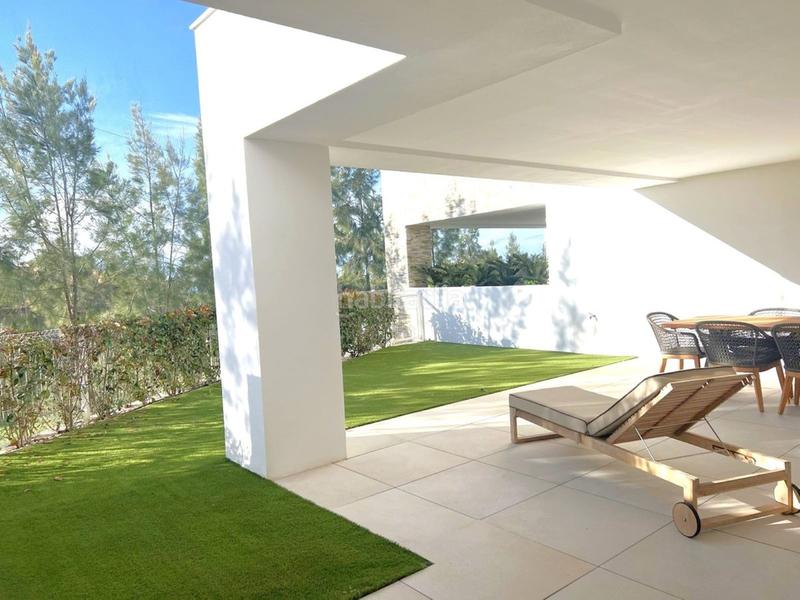 Foto ed9146b2-fea5-47c4-9578-ea5365d2dd72. Planta baja en Cabopino - Artola Marbella