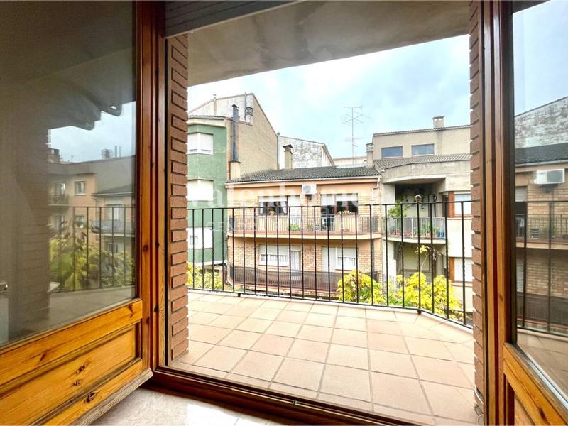 Foto 1b9d3cfd-3fe8-41fb-934a-a010e1672898. Casa descubre la casa perfecta para ti , con diferentes zonas exteriores y gran garaje. en Solsona