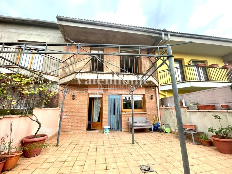 Foto 1f74f3bb-a0db-4022-af75-aca837576ef3. Casa descubre la casa perfecta para ti , con diferentes zonas exteriores y gran garaje. en Solsona