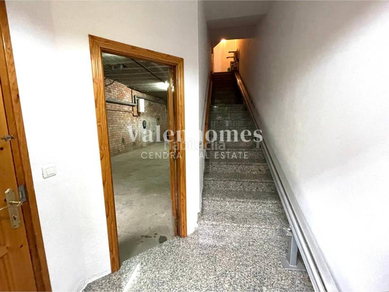 Foto 36b3e754-09b7-496a-abc8-e98dcb3b75eb. Casa descubre la casa perfecta para ti , con diferentes zonas exteriores y gran garaje. en Solsona