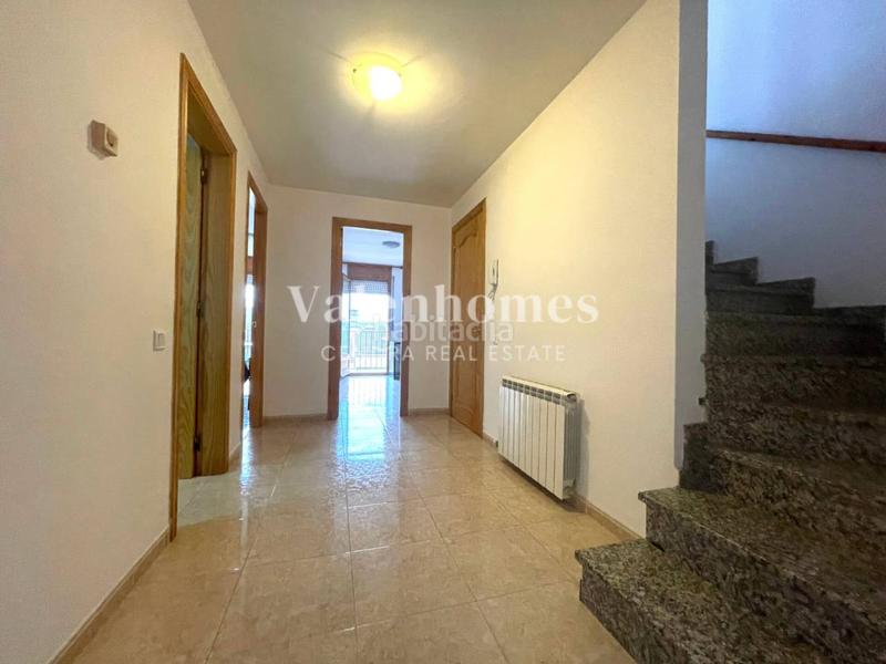 Foto 3fa8b972-2c33-4ce4-97d5-4ca5e17e08f3. Casa descubre la casa perfecta para ti , con diferentes zonas exteriores y gran garaje. en Solsona