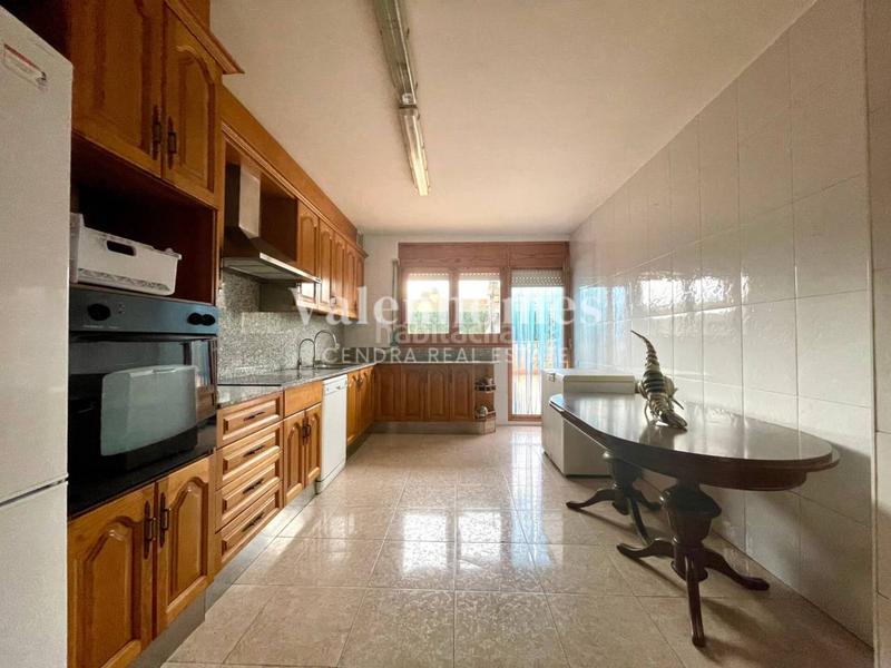 Foto 537e2cd1-7c5a-45a0-af72-650b01da587d. Casa descubre la casa perfecta para ti , con diferentes zonas exteriores y gran garaje. en Solsona