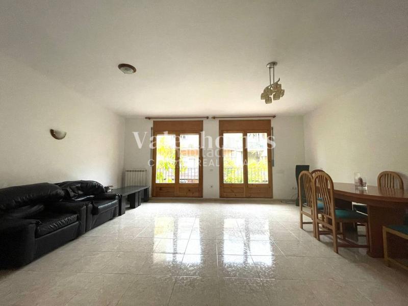 Foto 6907ab7c-5fdd-493e-94fe-7916c0f83691. Casa descubre la casa perfecta para ti , con diferentes zonas exteriores y gran garaje. en Solsona