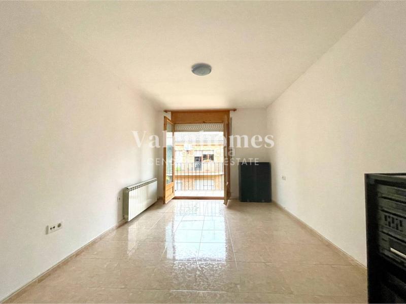 Foto 6fbe8a44-077e-446f-bb06-58570927c6d7. Casa descubre la casa perfecta para ti , con diferentes zonas exteriores y gran garaje. en Solsona