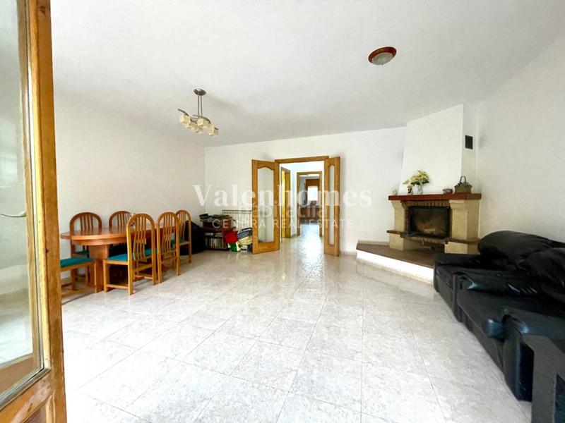 Foto a43c119c-8d13-426f-83f7-1c9cccdd2d8c. Casa descubre la casa perfecta para ti , con diferentes zonas exteriores y gran garaje. en Solsona