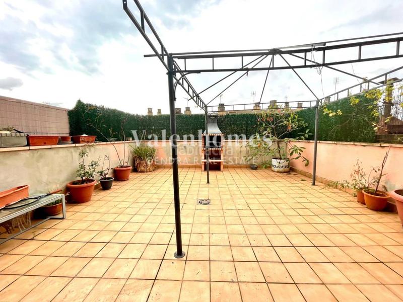 Foto c2fbf2e6-c4ef-475f-bbb4-a87201765ee8. Casa descubre la casa perfecta para ti , con diferentes zonas exteriores y gran garaje. en Solsona