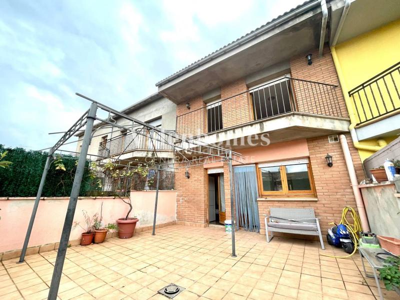 Foto cd618489-2cfe-4b2a-923c-1bb828c903b9. Casa descubre la casa perfecta para ti , con diferentes zonas exteriores y gran garaje. en Solsona