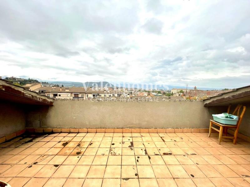 Foto d70df6fa-112e-4786-bd0a-b3e8a59a9d59. Casa descubre la casa perfecta para ti , con diferentes zonas exteriores y gran garaje. en Solsona