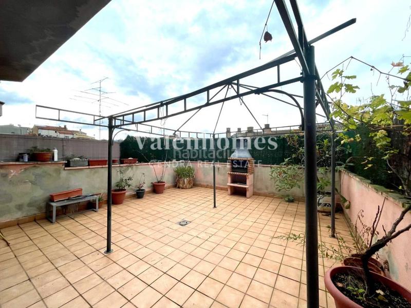 Foto e5cbc292-9142-4248-93b1-3d1eb3004235. Casa descubre la casa perfecta para ti , con diferentes zonas exteriores y gran garaje. en Solsona