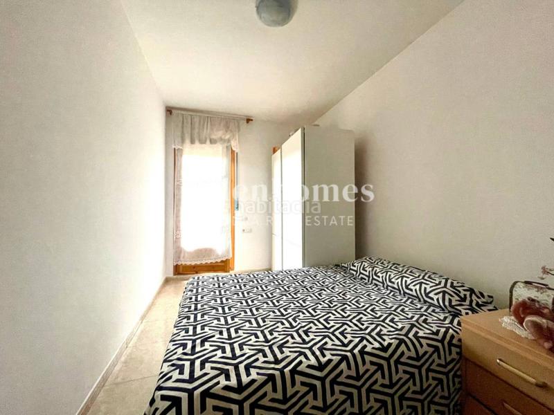 Foto faf355fb-b946-4104-b6f5-d3244ff960c4. Casa descubre la casa perfecta para ti , con diferentes zonas exteriores y gran garaje. en Solsona