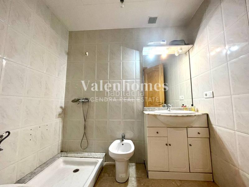 Foto fe3f63b2-9faf-4ddd-bb69-2bcf01f9bafa. Casa descubre la casa perfecta para ti , con diferentes zonas exteriores y gran garaje. en Solsona