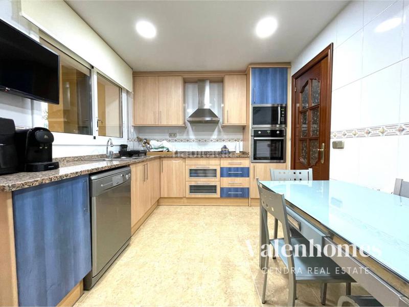 Foto a6df5405-ba9c-49e5-bff9-c2f89ac7b5ea. Casa preciosa casa a cuatro vientos con patio y gran garaje cubierto y posibilidad de instalar piscina. en Banyeres del Penedès