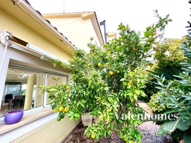 Foto b6eb485e-8bed-4d9b-b4c8-8e398844bef5. Casa preciosa casa a cuatro vientos con patio y gran garaje cubierto y posibilidad de instalar piscina. en Banyeres del Penedès