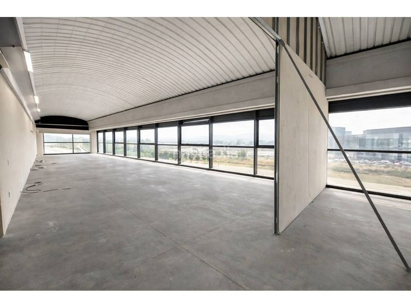 Foto 49b31549-3a34-4f0e-b83d-a3628846431c. Nau industrial a Gurb