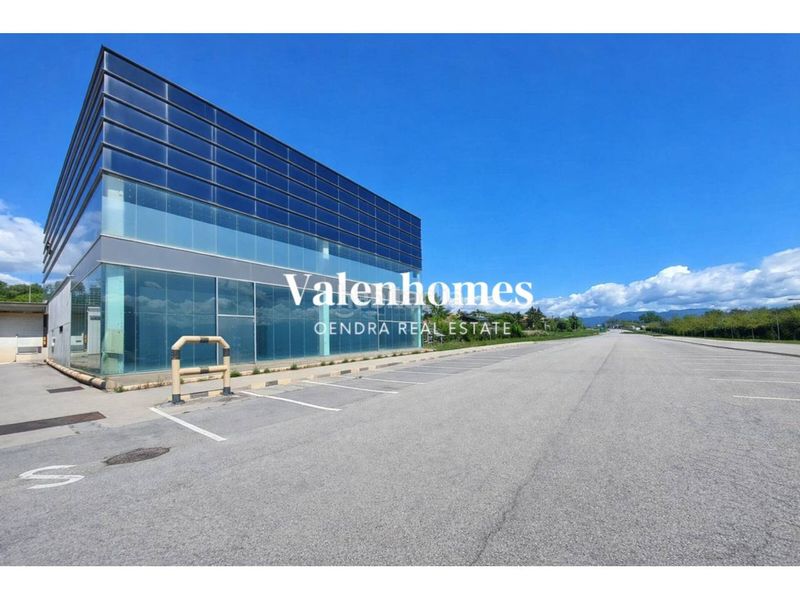 Foto 80a23941-eab8-4d79-95ce-2582b0e49ca0. Nau industrial a Gurb