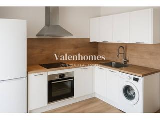 Appartement  Dama. Piso totalmente reformado con diseño moderno y balcón.