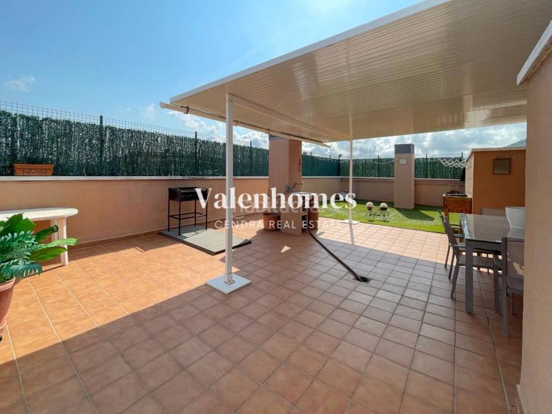 Foto caa88390-2ff0-4202-847b-6996699dfc7a. Piso  en venta con gran terraza privada en Montornès del Vallès
