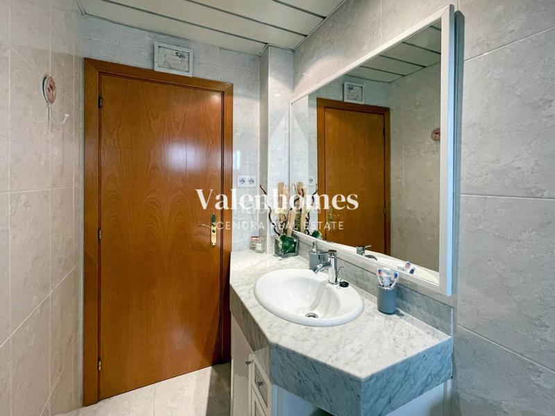 Foto efec2beb-d4e4-4d65-9da8-f17ac4af34fb. Piso  en venta con gran terraza privada en Montornès del Vallès